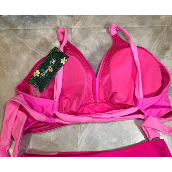 NWT Blooming Jelly Colorblock Pink Two-Piece Swimsuit – Medium - Picture 3 of 7